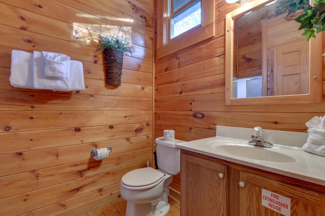 Wildwood Cove, 2 Bedrooms, Fireplace, Wifi, Jetted Tub, Hot Tub, Sleeps 6 セバービル エクステリア 写真